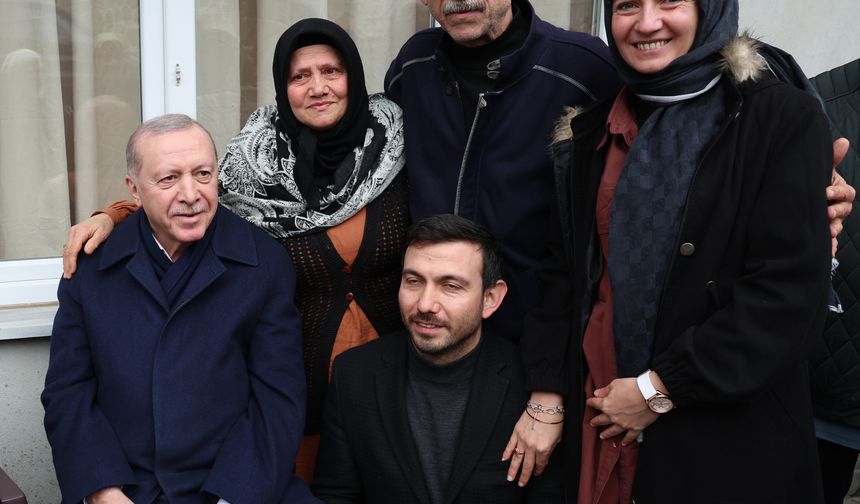 Cumhurbaşkanı Erdoğan,  Rize'de komşularıyla bayramlaştı