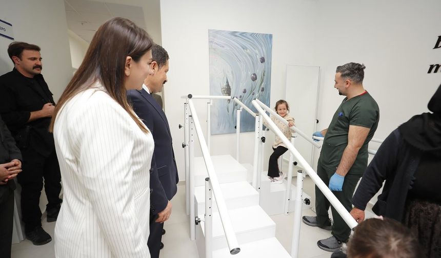 Depremzede Zeynep, Protez Bacakla İlk Adımlarını Attı