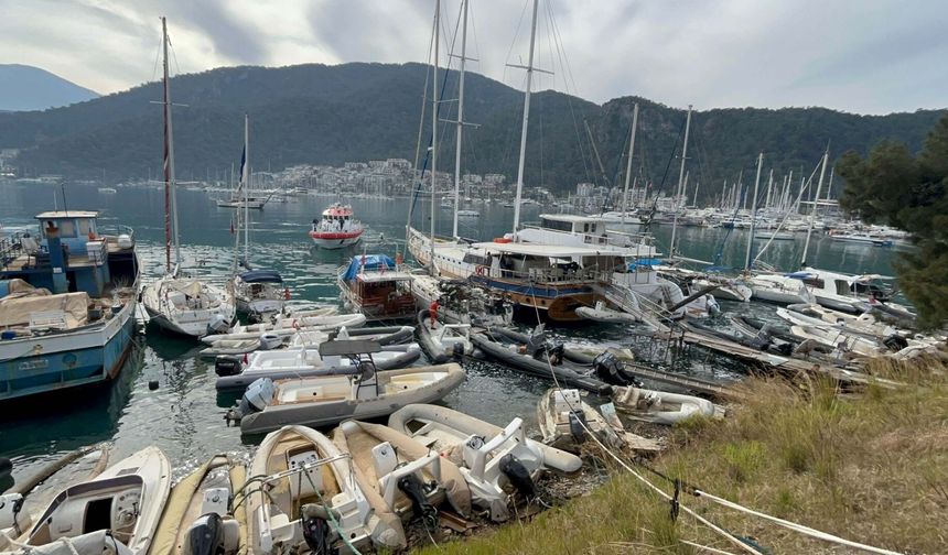 Fethiye'de bağlı yelkenli tekne alevlere teslim oldu