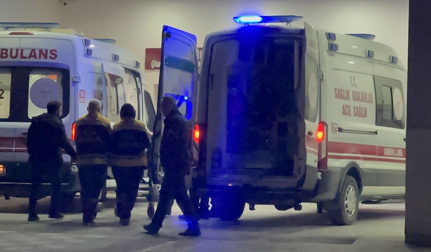 Husumetli iki grup arasında bıçaklı kavga: 5 kişi yaralandı