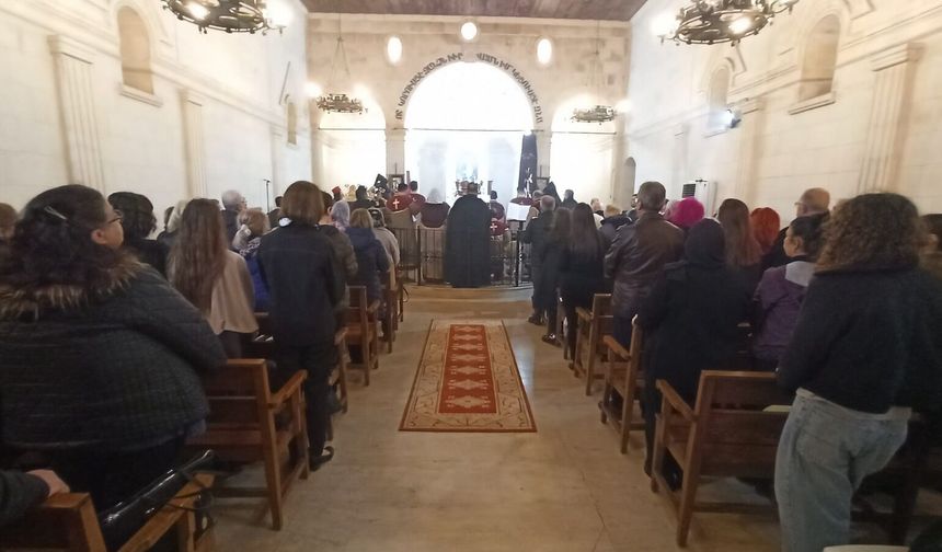 İskenderun’da Ermeni Cemaati 40 Şehitleri Dualarla Andı