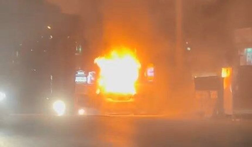 İzmit’te Seyir Halindeki Otomobil Yandı