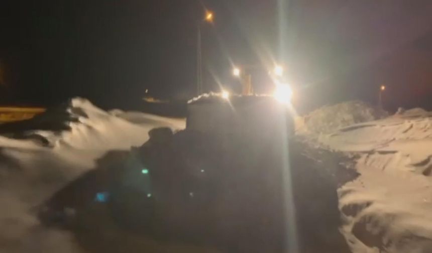 Kars’ta Kar ve Tipi 32 Köy Yolunu Kapattı: “Kar Kaplanları” Sahada