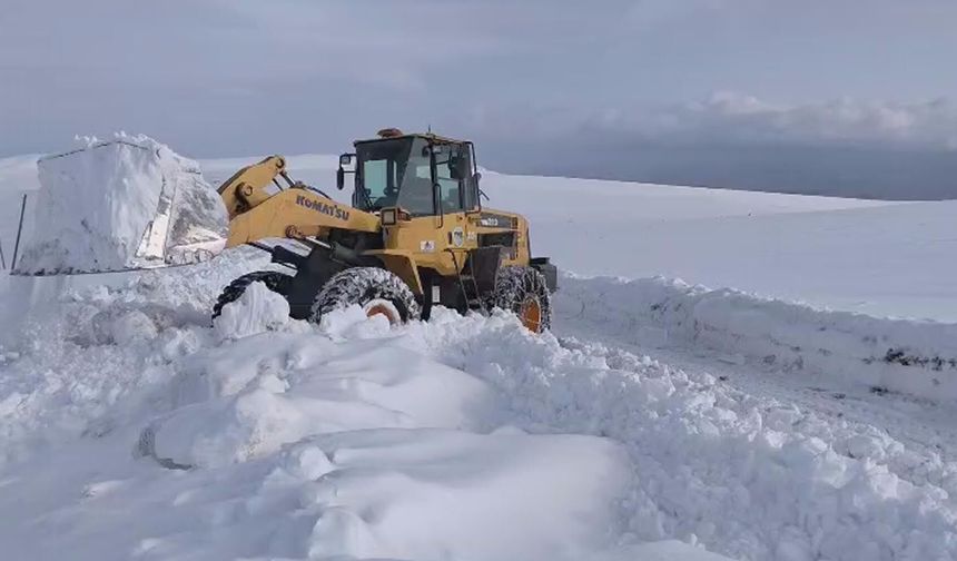 Kars’ta Karla Zorlu Mücadele: 25 Köy Yolunu Açma Çalışmaları Sürüyor