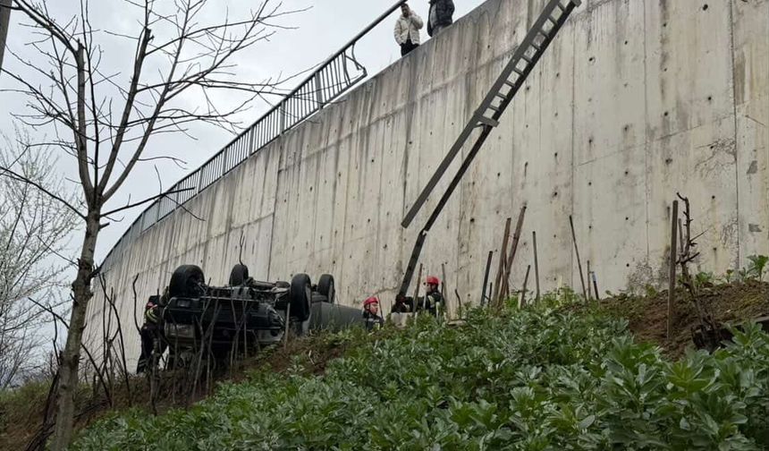 Kayganlaşan yolda korkutan kaza