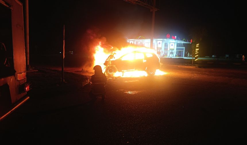 Kırıkhan’da Kaza Yapan Araç Alev Aldı