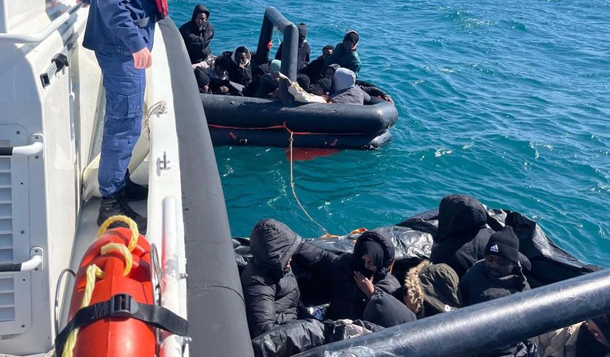 Kuşadası açıklarında geri itilen 31 göçmen kurtarıldı