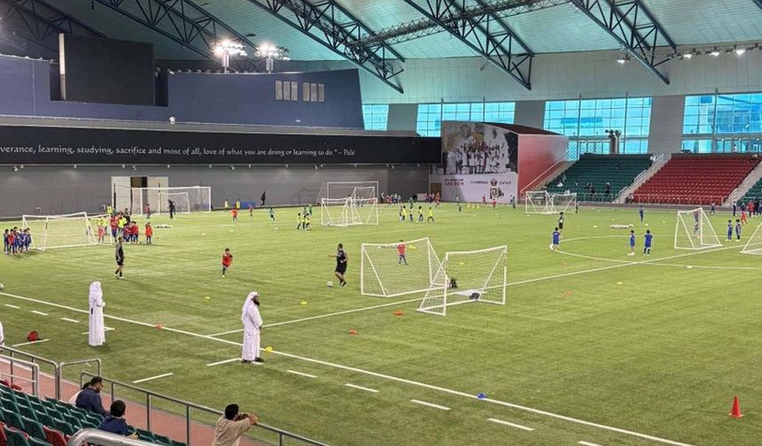 Kuşadası’ndan Katar’a Giden 31 Kişilik Futbol Kafilesi, Bölgedeki Gerilim Nedeniyle Mahsur Kaldı