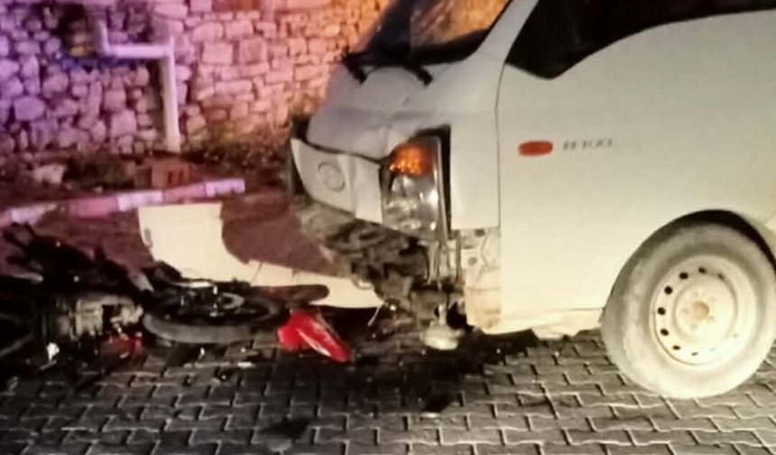 Manisa Kırkağaç’ta Motosiklet Kamyonetle Çarpıştı: 2 Yaralı