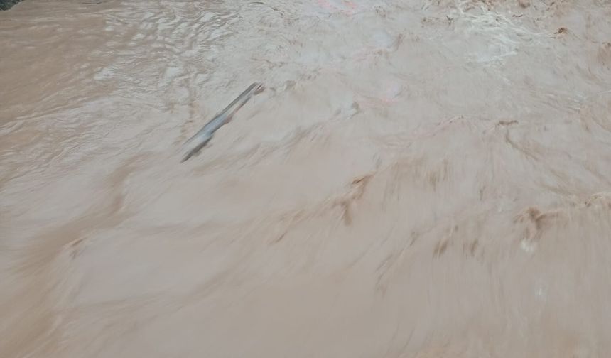 Mardin'de dereler taştı