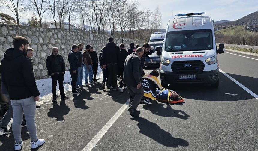 Otomobil istinat duvarına çarptı