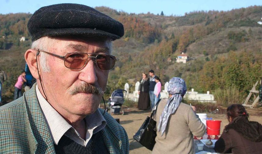 Zonguldak'ta tarım aracı devrildi