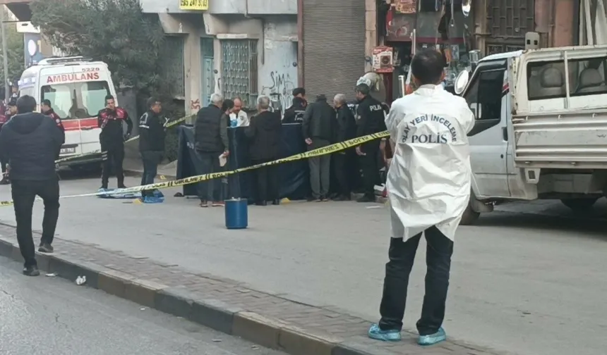 Kardeşlere Gece Yarısı Silahlı Saldırı: 2 Kişi Hayatını Kaybetti