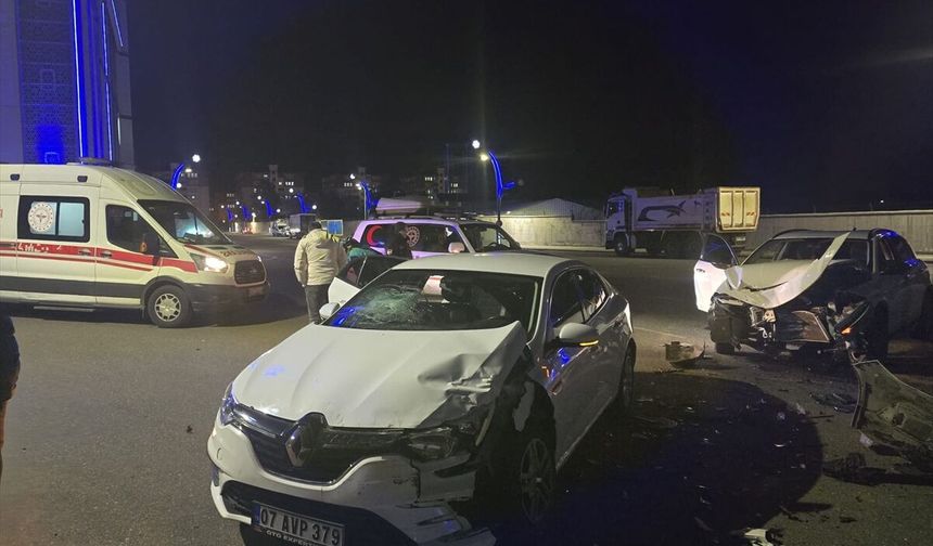Bingöl’de Otomobiller Çarpıştı: 4 Yaralı