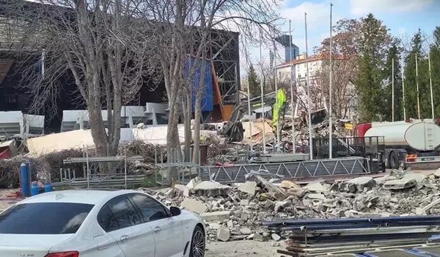 Ankara’da Yıkım Sırasında Duvar Çöktü!
