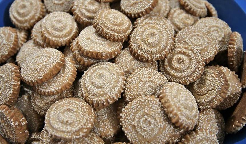 Reyhanlı’da Bayram Geleneği: Kadınlar Ramazan Kömbesi İçin Bir Araya Geliyor