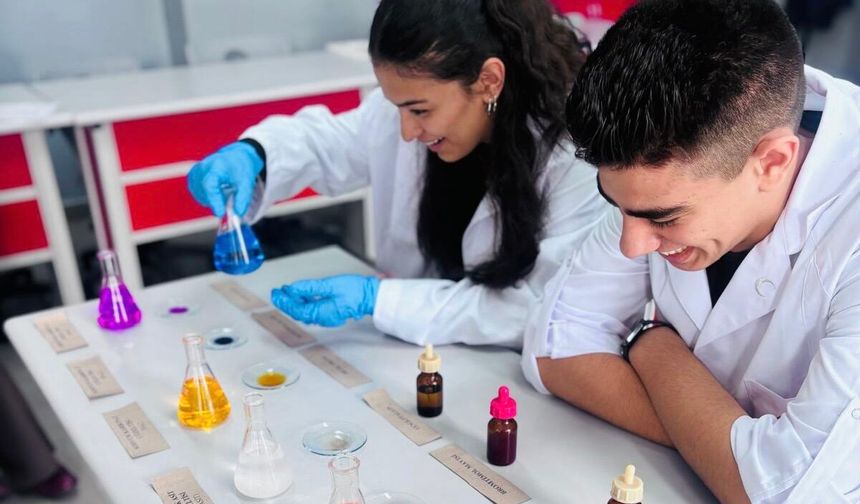 4 Bin Öğrenci Aynı Anda Deney Yaptı!