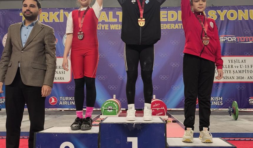 Pursaklarlı Halterci Zümra Yurtseven Türkiye Şampiyonu Oldu