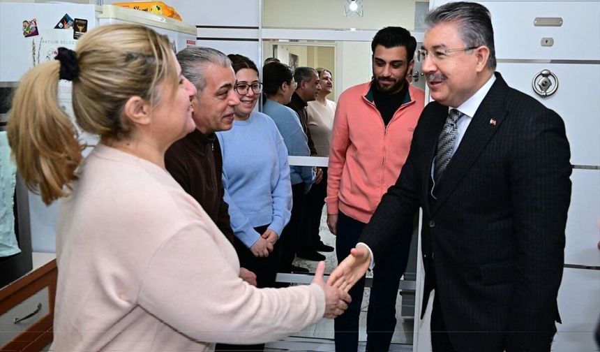 Eskişehir Valisi Yılmaz, depremzede aileyi ziyaret etti
