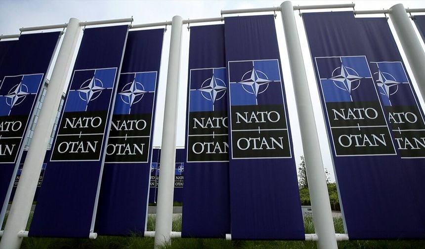NATO’dan Türk Paraşütçülere Övgü: “Cesaret Gökyüzüne Yükselir”