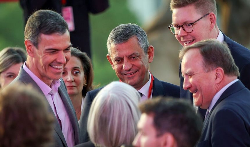 Özgür Özel, Barselona’da uluslararası liderlerle buluştu