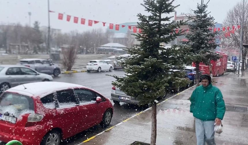 Ardahan’da Nisan Ortasında Kar Yağışı Etkili Oldu