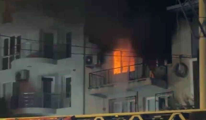 Bornova’da Ev Yangını: Baba Hayatını Kaybetti, Oğlu Entübe Edildi