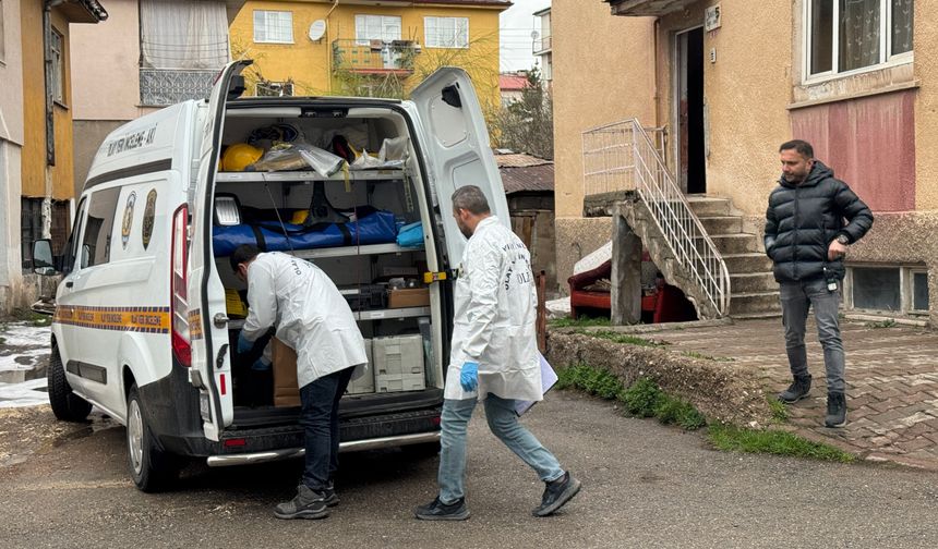 Boşanma aşamasındaki eşini bıçakladı