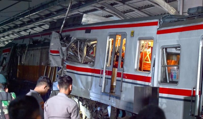 Endonezya’da Tren Faciası: 14 Ölü, 38 Yaralı