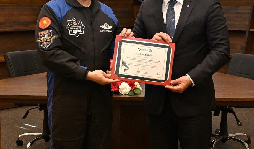 Gezeravcı, üniversitelilerle bir araya geldi