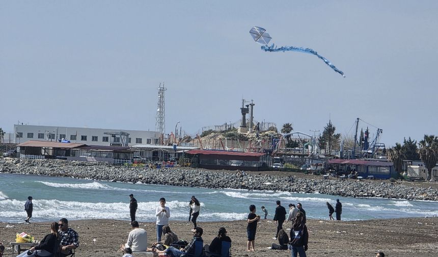 Hatay’da Yağmurun Ardından Güneş Açtı, Sahiller Doldu