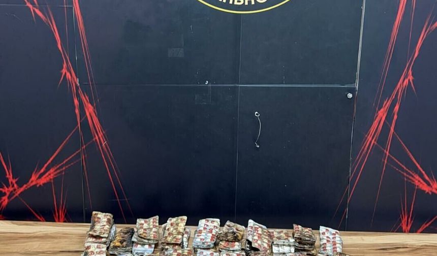 İzmir'deki ev yangınında uyuşturucu madde ele geçirildi; 10 gözaltı