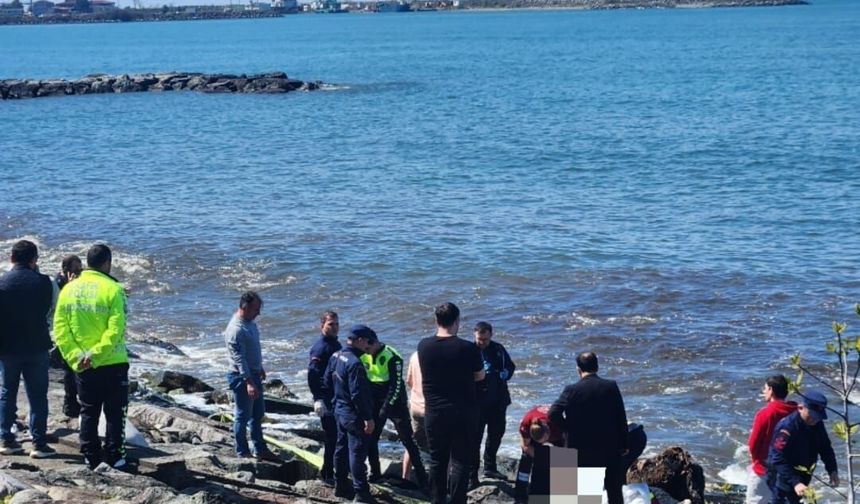 Rize’de sahilde erkek cesedi bulundu: Kimliği belirlenmeye çalışılıyor