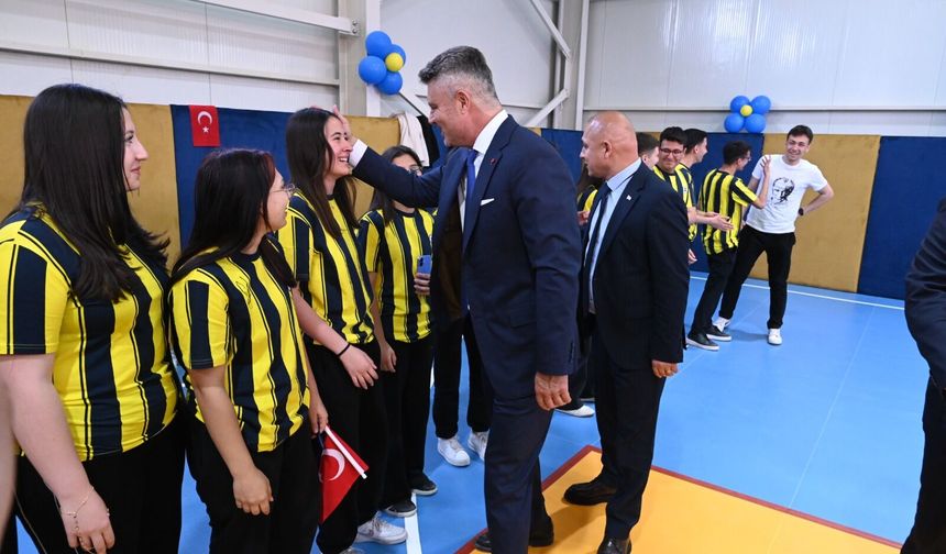 Sadettin Saran Kırıkkale’de Atatürk Spor Salonu Açtı