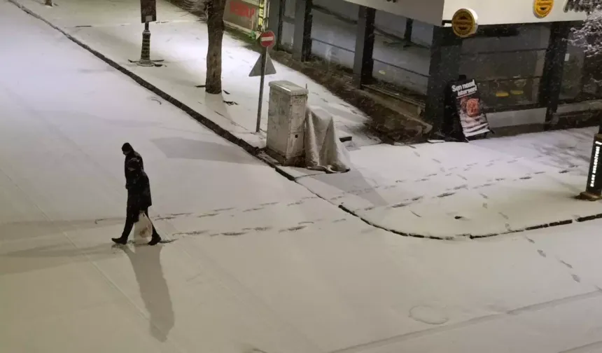 Kırşehir’de Dolu ve Sağanak Hayatı Olumsuz Etkiledi