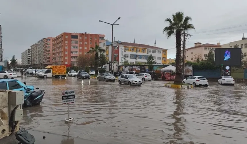 Kızıltepe’de Sağanak Hayatı Olumsuz Etkiledi