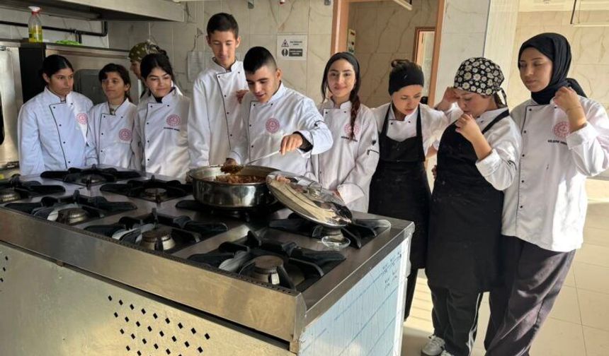 Özel gereksinimli bireyler mutfakta harikalar yarattı: Pide ve pizza yaptılar