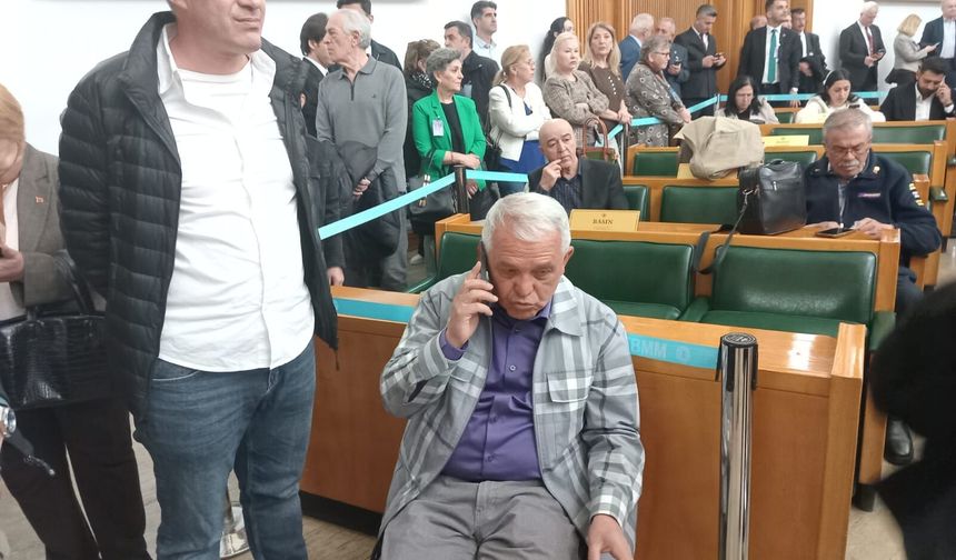 Milletvekillerinin Arasına Oturmadı