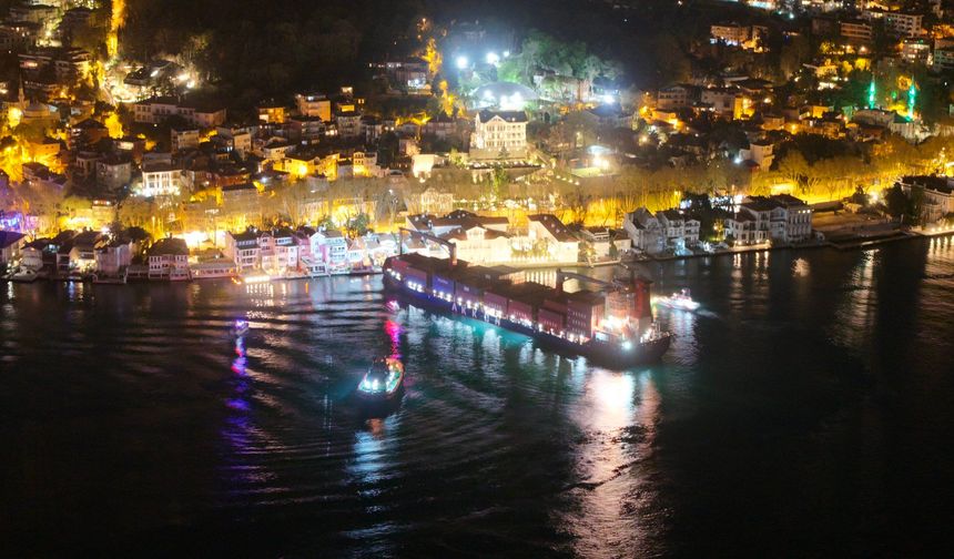 Sarıyer'de Gemi Karaya Oturdu!