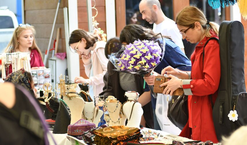 Mamak’ta Anneler Günü’ne Özel “Kadın Eli Pazarı” Yoğun İlgi Gördü
