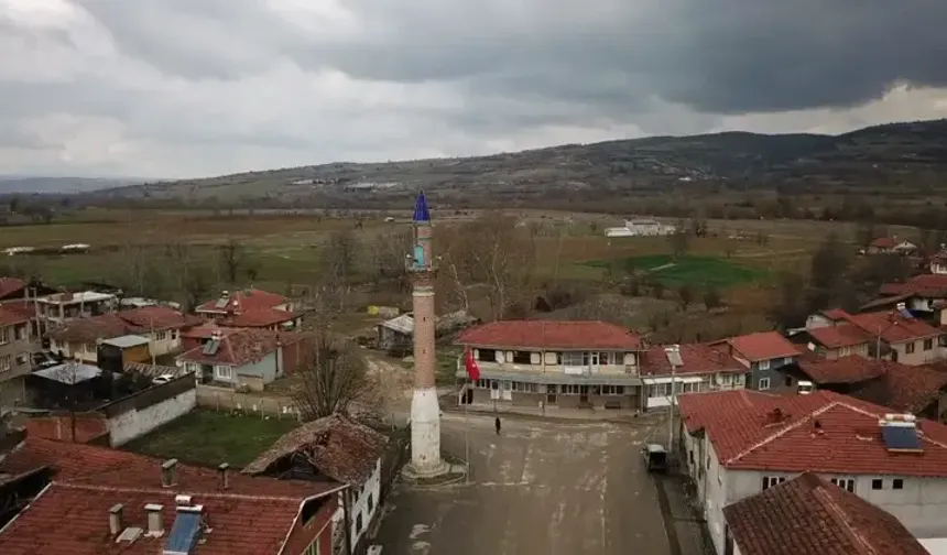 Cami Yıkıldı Minare Kaldı: Köyün Tarihi Sembolü