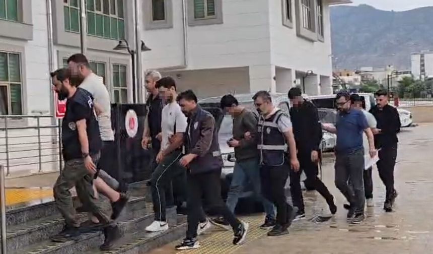 Adana'daki cinayette 5 şüpheli adliyeye getirildi