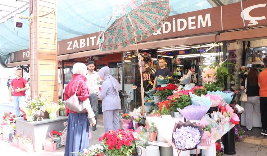 Anneler Günü’nde Çiçekçilere Yoğun İlgi