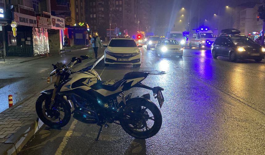 Devrilen motosikletteki 2 kişi yaralandı