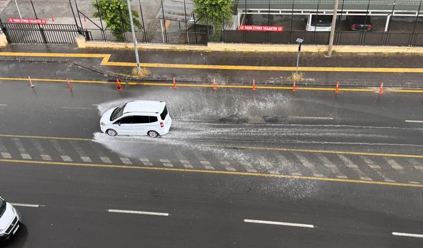 Diyarbakır'da sağanak ve dolu hayatı olumsuz etkiledi