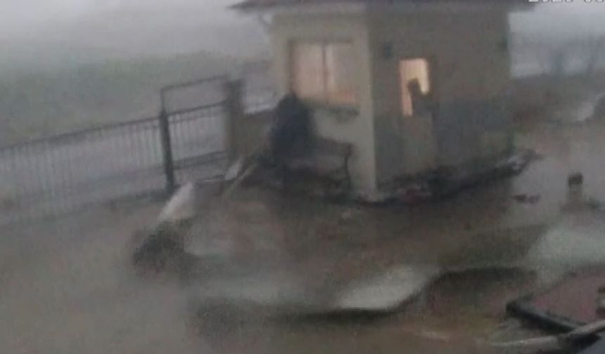 Gaziantep'te fırtınaya yakalanan çobanın zor anları kamerada