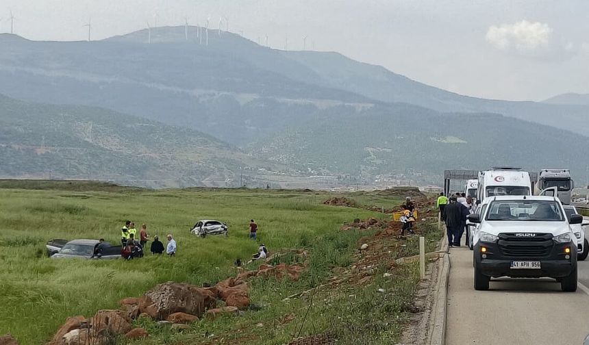 Gaziantep'te iki otomobil çarpıştı