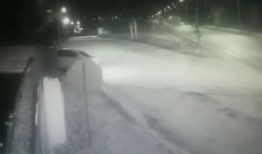 Hatay Reyhanlı’da Otomobil Bahçe Duvarına Çarptı: Kaza Kamerada