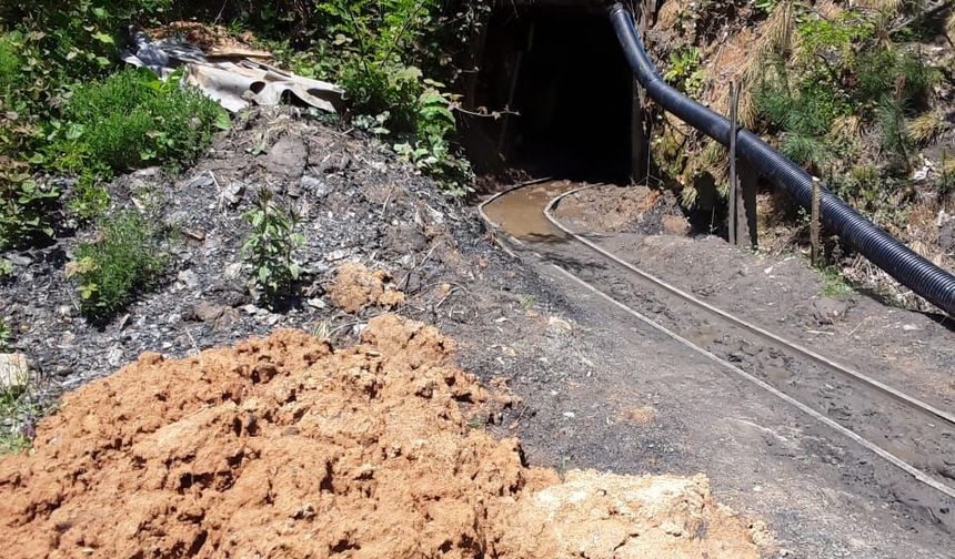 Kaçak maden ocağında oğluyla beraber hayatını kaybetti