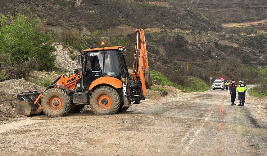 Karabük’te Sağanak Hayatı Olumsuz Etkiledi: Yollar Göle Döndü